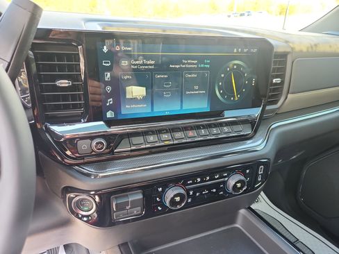 Used 2025 Chevrolet Silverado 2500 ZR2 w/ Technology Package image 31