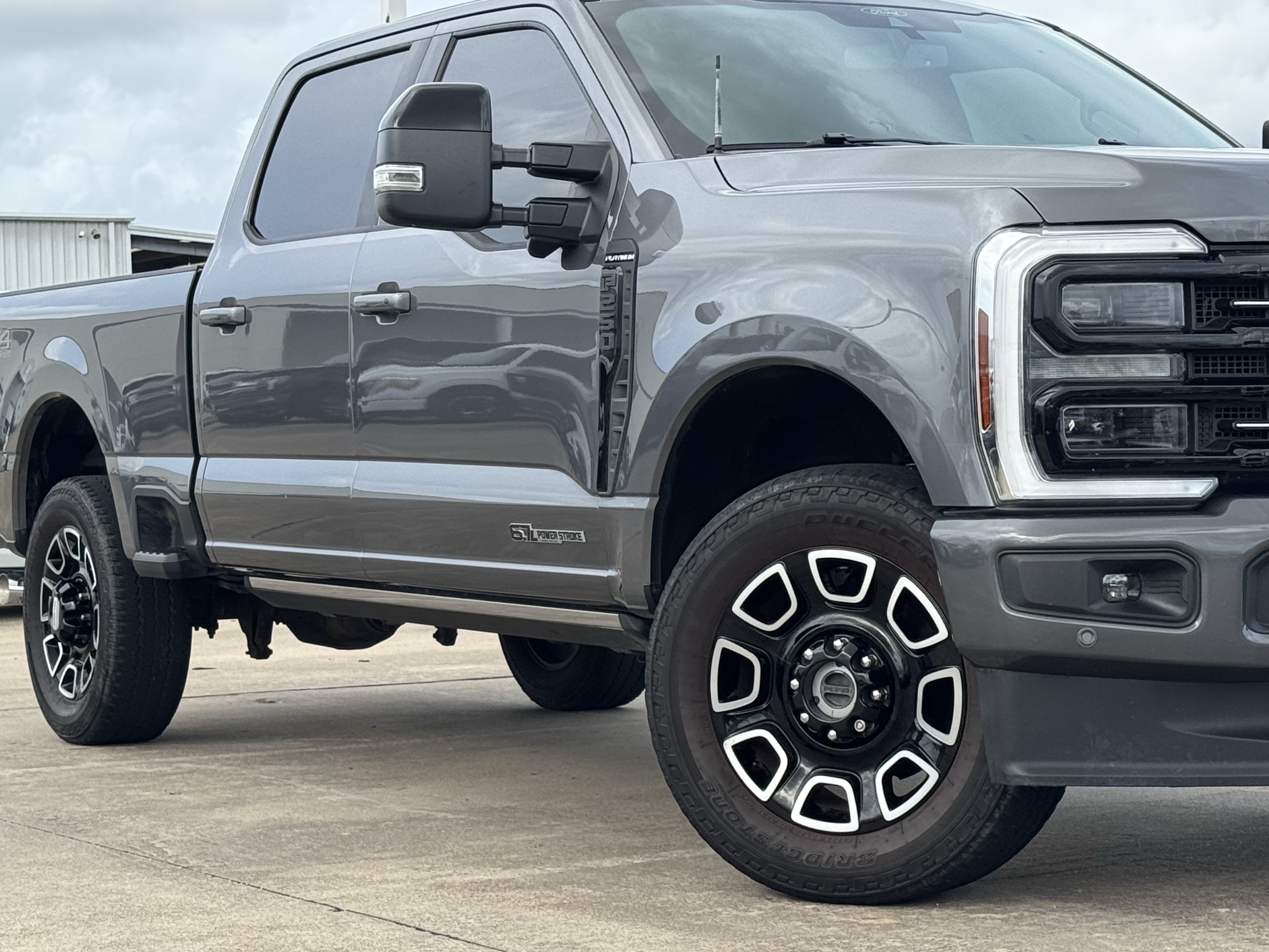 Used 2025 Ford F250 Platinum w/ FX4 Off-Road Package AWD/4WD image 3