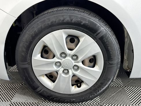 Used 2017 Kia Forte LX image 35