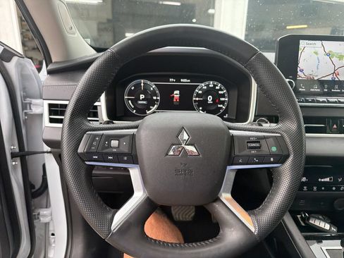 Used 2025 Mitsubishi Outlander SE AWD/4WD image 17
