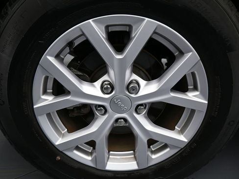 Used 2022 Jeep Grand Cherokee Limited image 45