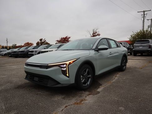 New 2025 Kia K4 LXS image 3