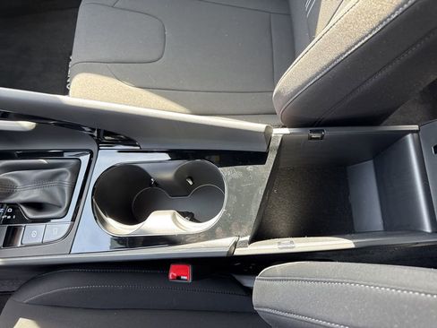 Used 2025 Hyundai Elantra SEL w/ Cargo Package image 21