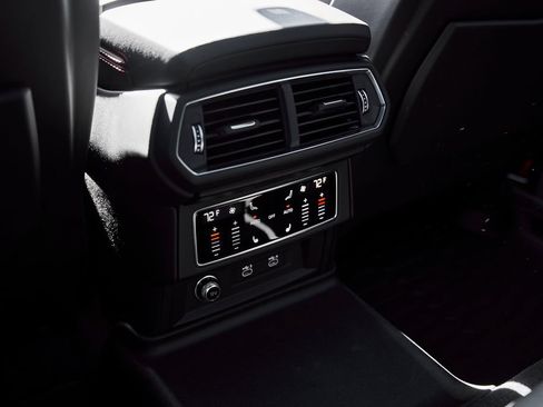 Used 2024 Lamborghini Urus S AWD/4WD image 53