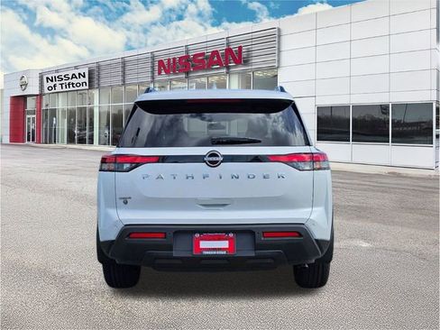 New 2025 Nissan Pathfinder SV image 5