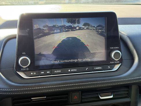 Used 2023 Nissan Rogue SV image 21