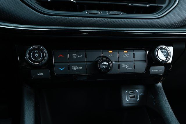 New 2026 Jeep Compass Latitude AWD/4WD image 18