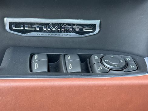 Used 2025 GMC Sierra 1500 Denali Ultimate image 11