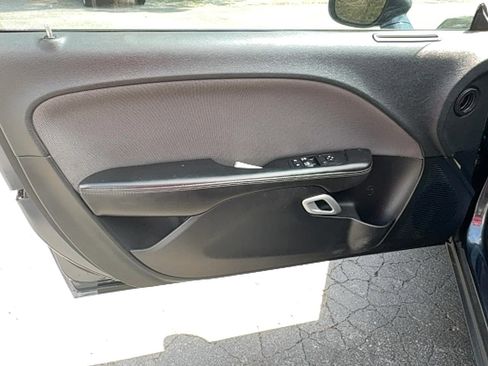 Used 2016 Dodge Challenger SXT RWD image 8
