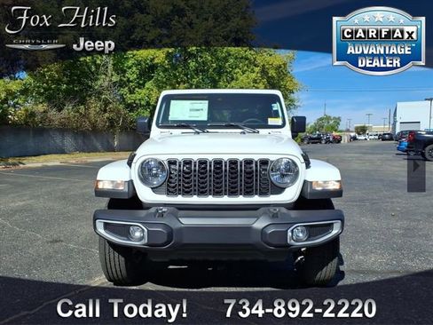 New 2025 Jeep Gladiator Sport image 2