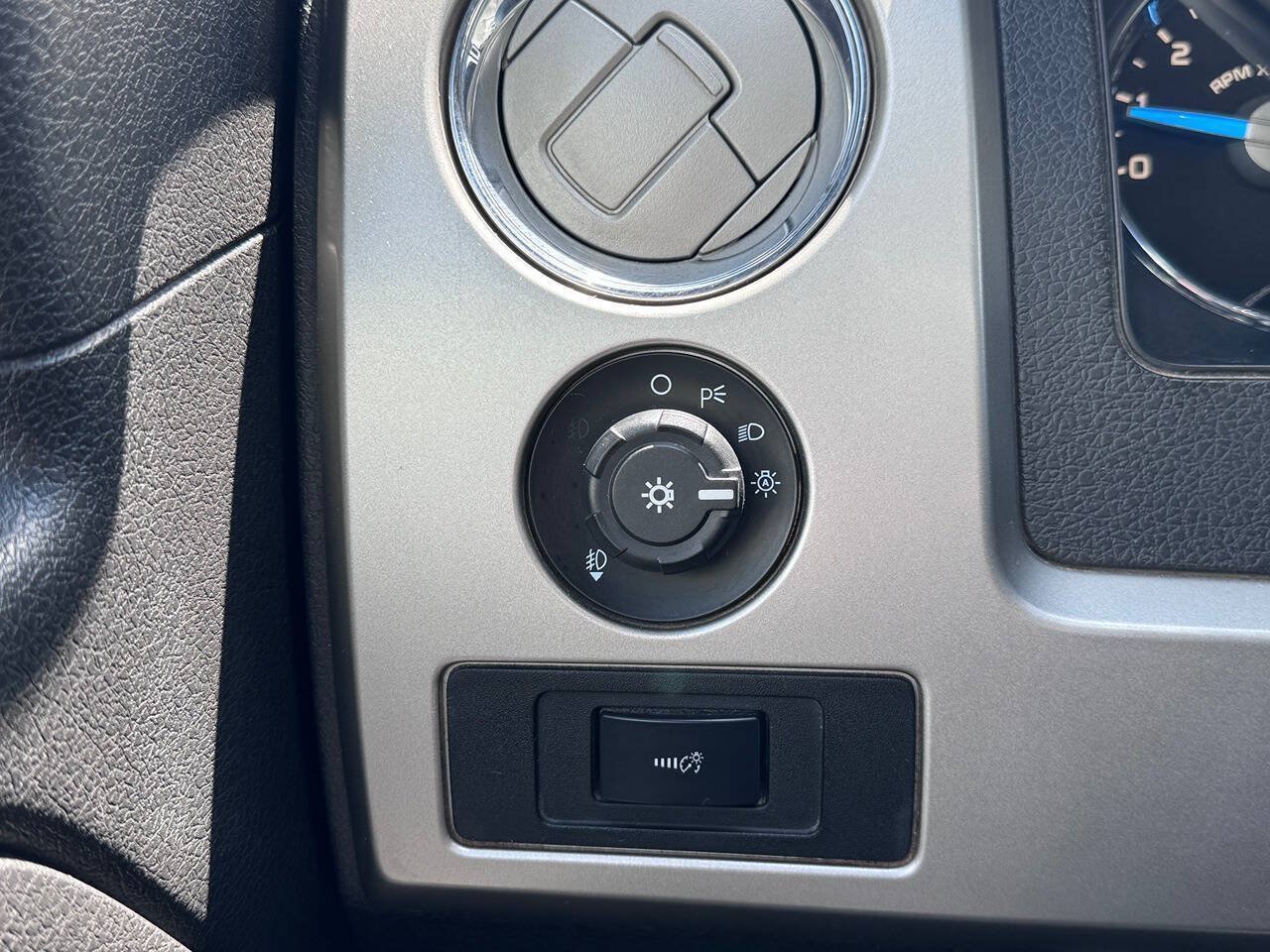 Used 2013 Ford F150 Lariat w/ Luxury Equipment Group AWD/4WD image 19