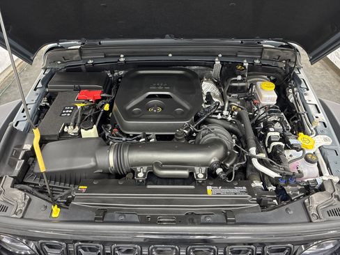 Certified 2025 Jeep Wrangler Sport AWD/4WD image 8