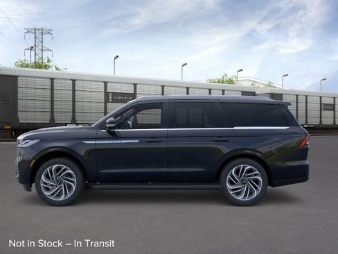 New 2026 Lincoln Navigator Premiere AWD/4WD image 4