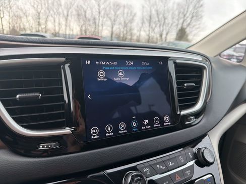 Used 2018 Chrysler Pacifica Touring-L w/ Advanced Safetytec Group image 34