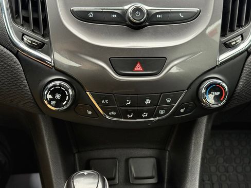 Used 2018 Chevrolet Cruze LT image 20