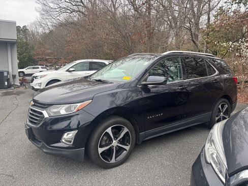 Used 2020 Chevrolet Equinox LT image 2