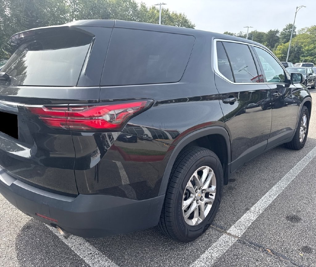 Used 2022 Chevrolet Traverse LS AWD/4WD image 5
