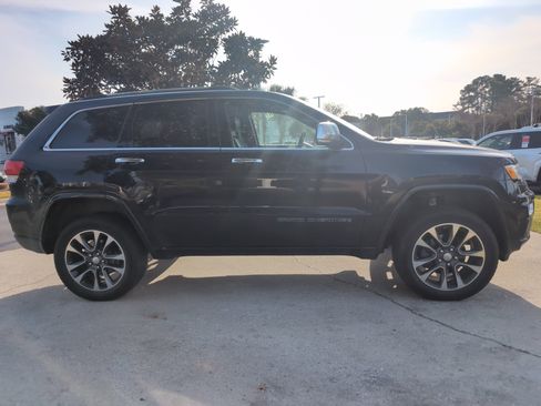 Used 2017 Jeep Grand Cherokee Overland image 11