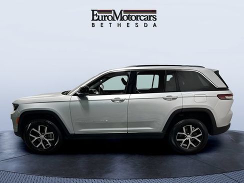 Used 2024 Jeep Grand Cherokee Limited AWD/4WD image 2