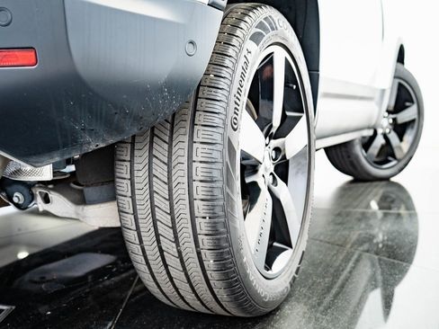 Used 2023 Land Rover Defender 90 S image 39