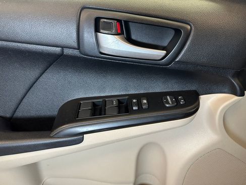 Used 2012 Toyota Camry LE FWD image 16