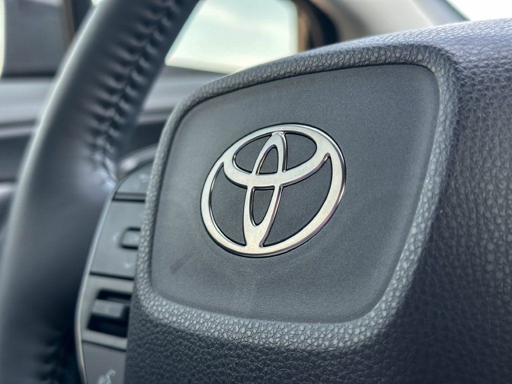 Used 2026 Toyota Prius Plug-In Hybrid FWD image 30