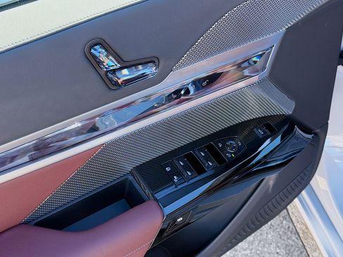 New 2026 BMW 750e xDrive w/ Executive Package image 23