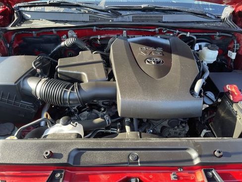 Certified 2022 Toyota Tacoma SR5 AWD/4WD image 11