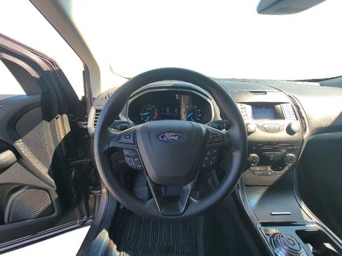 Used 2019 Ford Edge SE FWD image 12