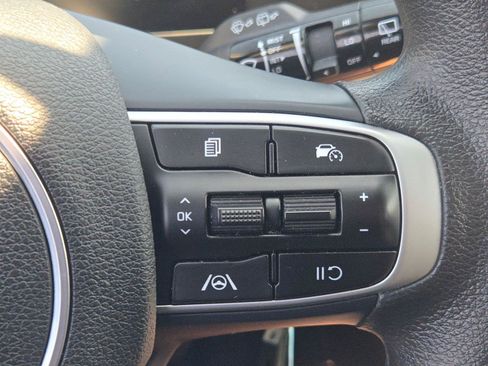 Used 2025 Kia Sportage LX AWD/4WD image 32