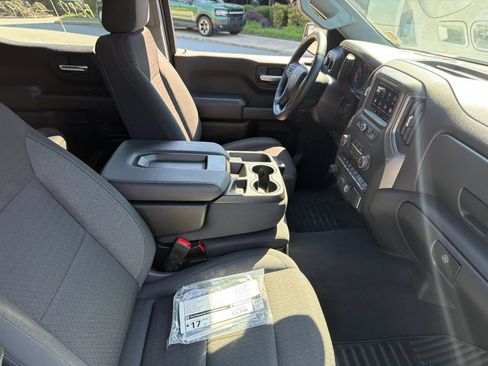 Used 2022 Chevrolet Silverado 1500 Custom Trail Boss AWD/4WD image 3