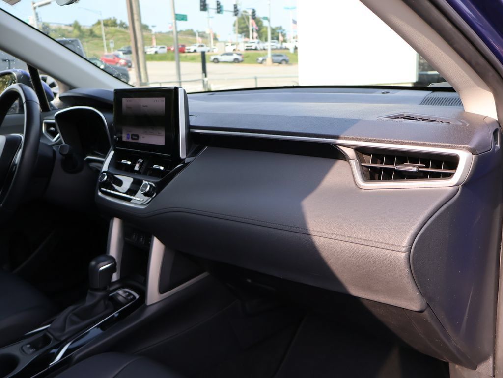 Used 2024 Toyota Corolla Cross XLE w/ Convenience Package FWD image 9