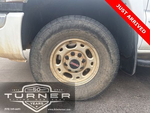 Used 2005 GMC Sierra 2500 SLT w/ Heavy-Duty Power Package AWD/4WD image 2