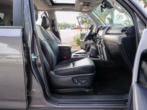 Used 2022 Toyota 4Runner SR5 Premium w/ Moonroof Package RWD image 44