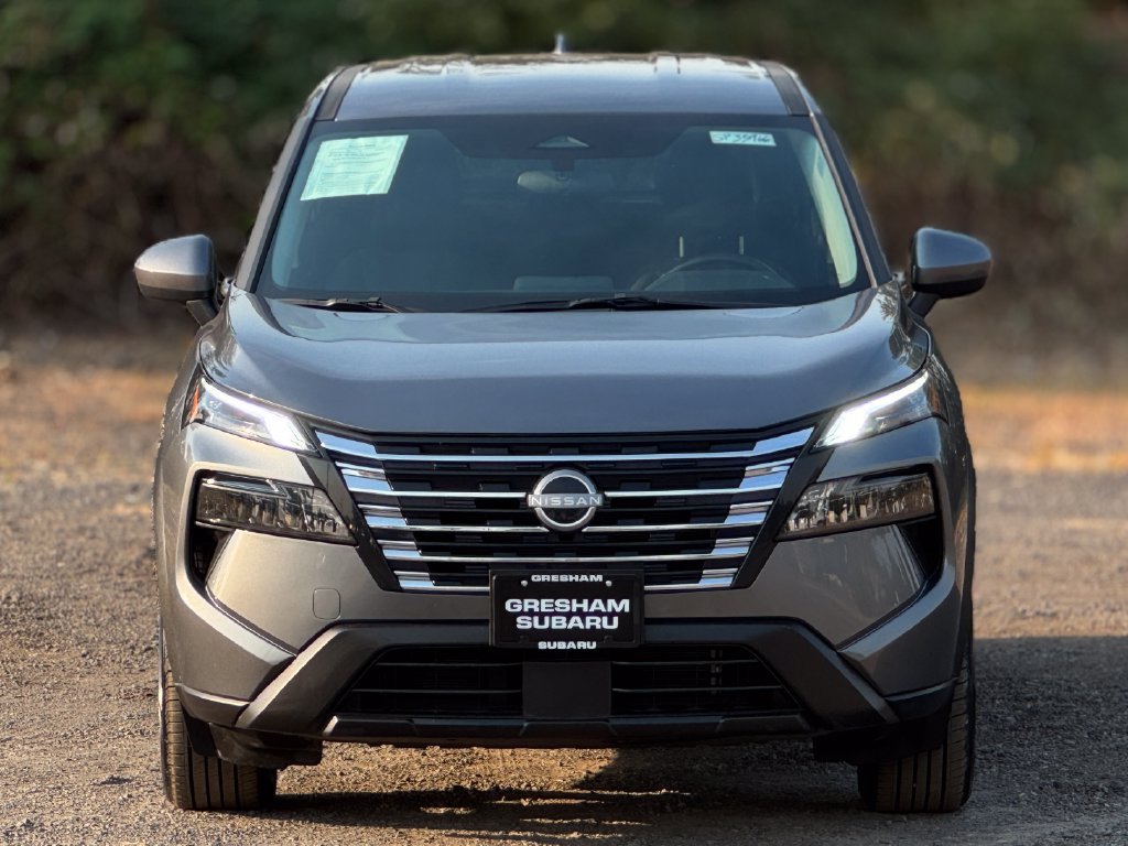 Used 2025 Nissan Rogue SV FWD image 2