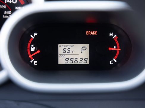 Used 2010 Toyota Matrix S w/ All Weather Guard Pkg FWD image 16