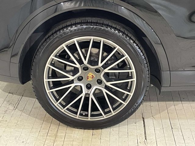 Used 2023 Porsche Cayenne S AWD/4WD image 13