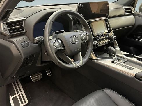 Used 2025 Lexus LX 700h F Sport image 4