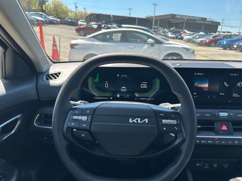 Used 2025 Kia K4 LXS image 29