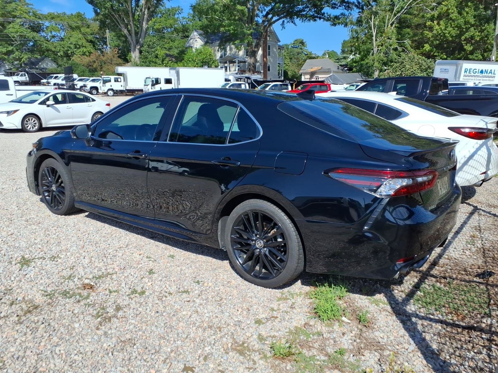 Used 2021 Toyota Camry XSE FWD image 3
