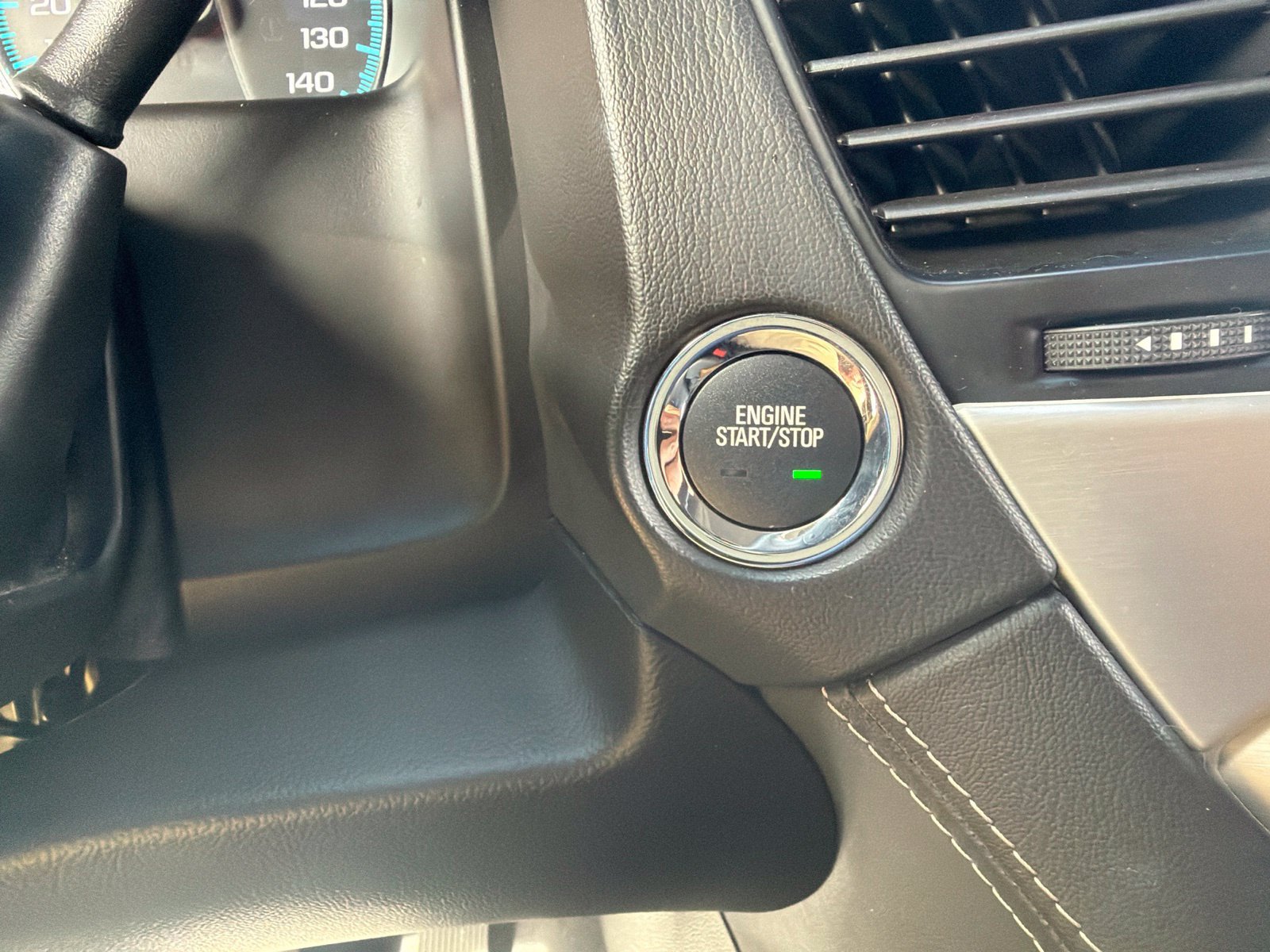 Used 2019 GMC Yukon Denali w/ Denali Ultimate Package AWD/4WD image 17