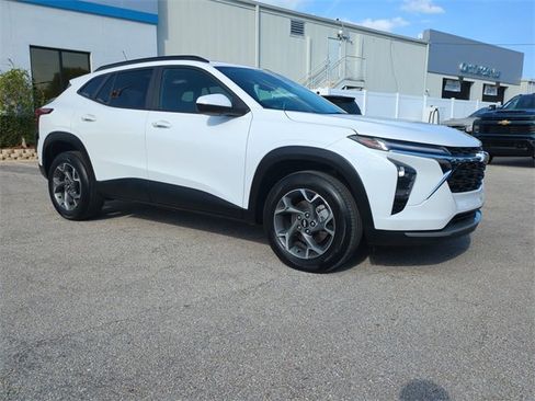 Certified 2024 Chevrolet Trax LT w/ Sunroof Package image 2