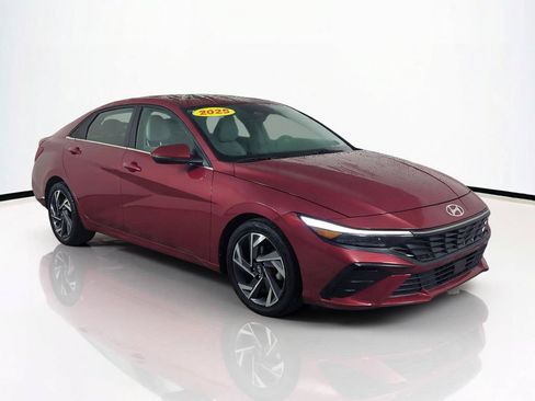 Used 2025 Hyundai Elantra Limited FWD image 2
