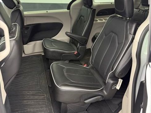 Used 2022 Chrysler Pacifica Limited FWD image 52