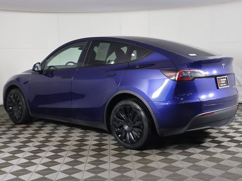 Used 2023 Tesla Model Y Long Range image 10