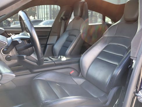 Used 2020 Porsche Taycan Turbo image 31