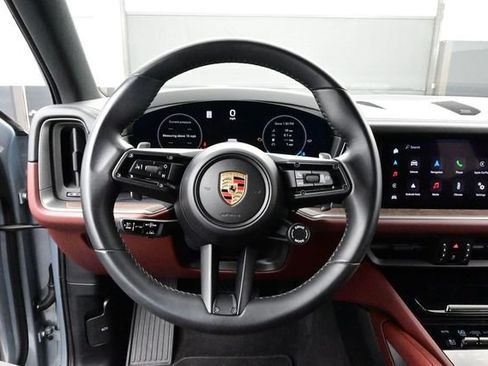 Certified 2024 Porsche Cayenne AWD/4WD image 8