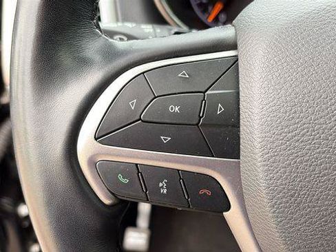 Certified 2022 Jeep Grand Cherokee Laredo X AWD/4WD image 13