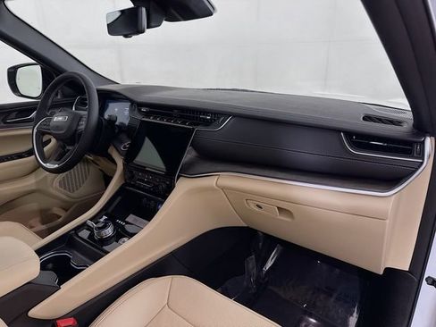 New 2025 Jeep Grand Cherokee L Limited w/ Luxury Tech Group II AWD/4WD image 30