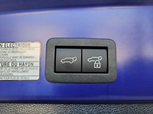 Used 2023 Toyota Corolla Cross XLE w/ Convenience Package FWD image 12
